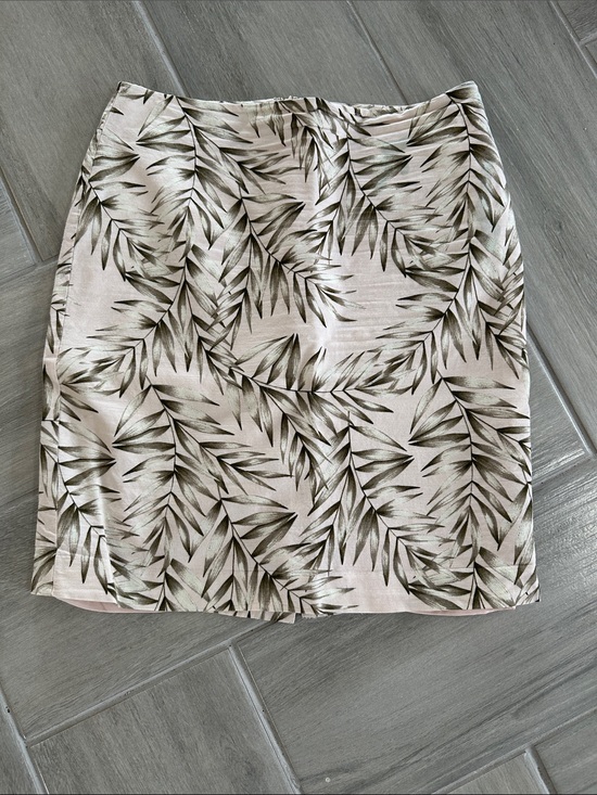 Ann Taylor Dresses & Skirts - Light Pink Leaf-Print Pencil Skirt